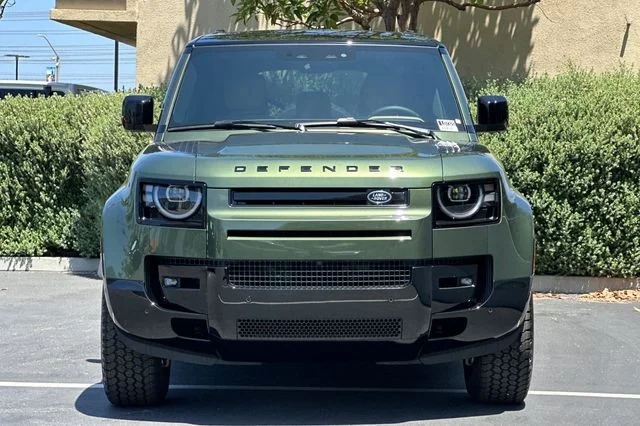 New 2026 Woolstone Green Land Rover X-Dynamic SE image 8