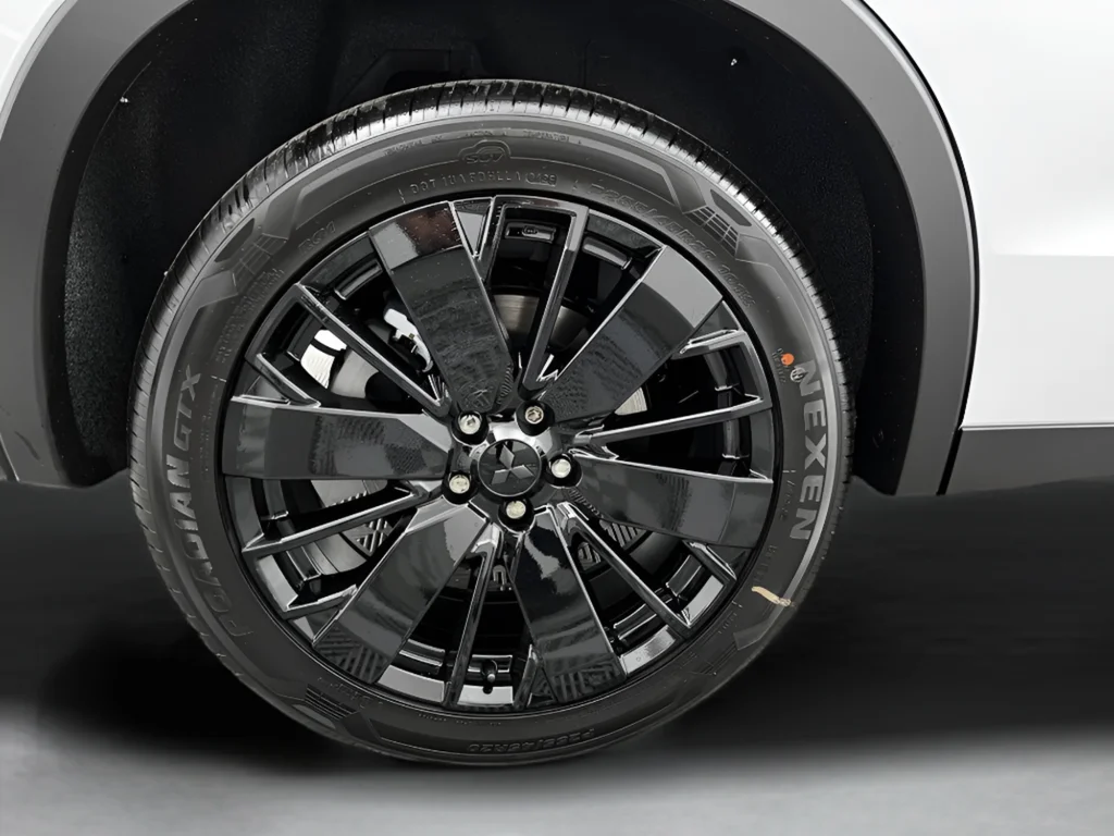 New 2026 White Diamond Mitsubishi LE image 45