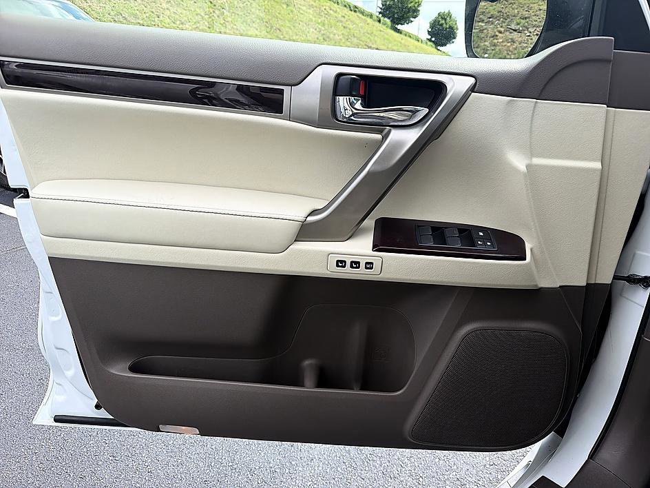 Used 2017 Starfire Pearl Lexus 460 image 9
