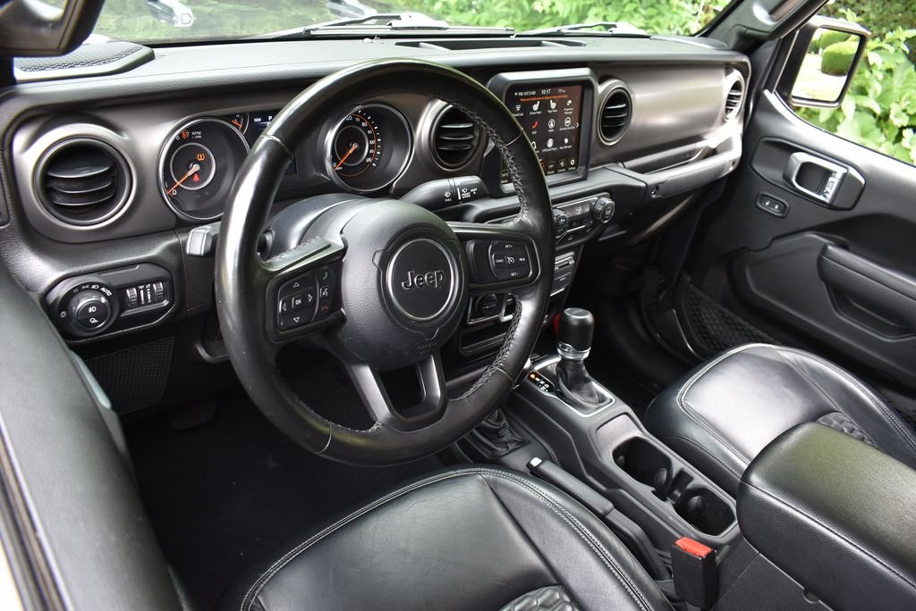 Used 2022 Crystal Metallic Jeep Sport image 33
