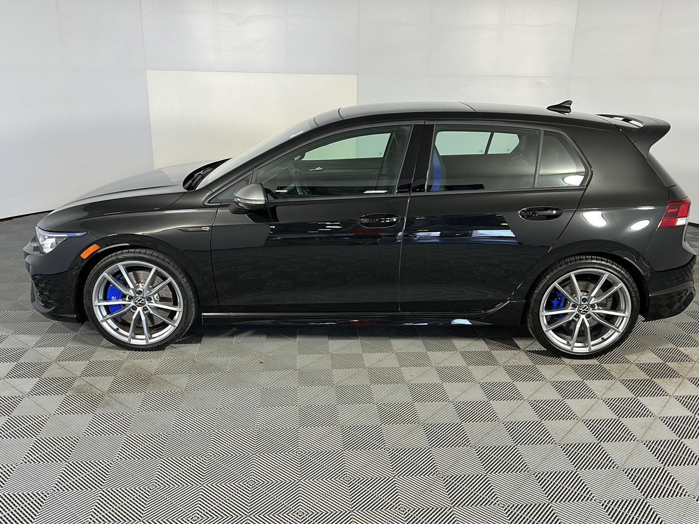Used 2024 Mythos Black Metallic Volkswagen 4Motion image 11