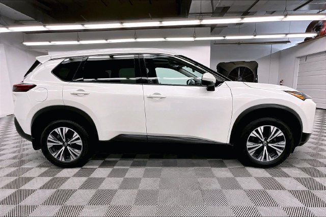 Used 2021 Glacier White Nissan SV image 15