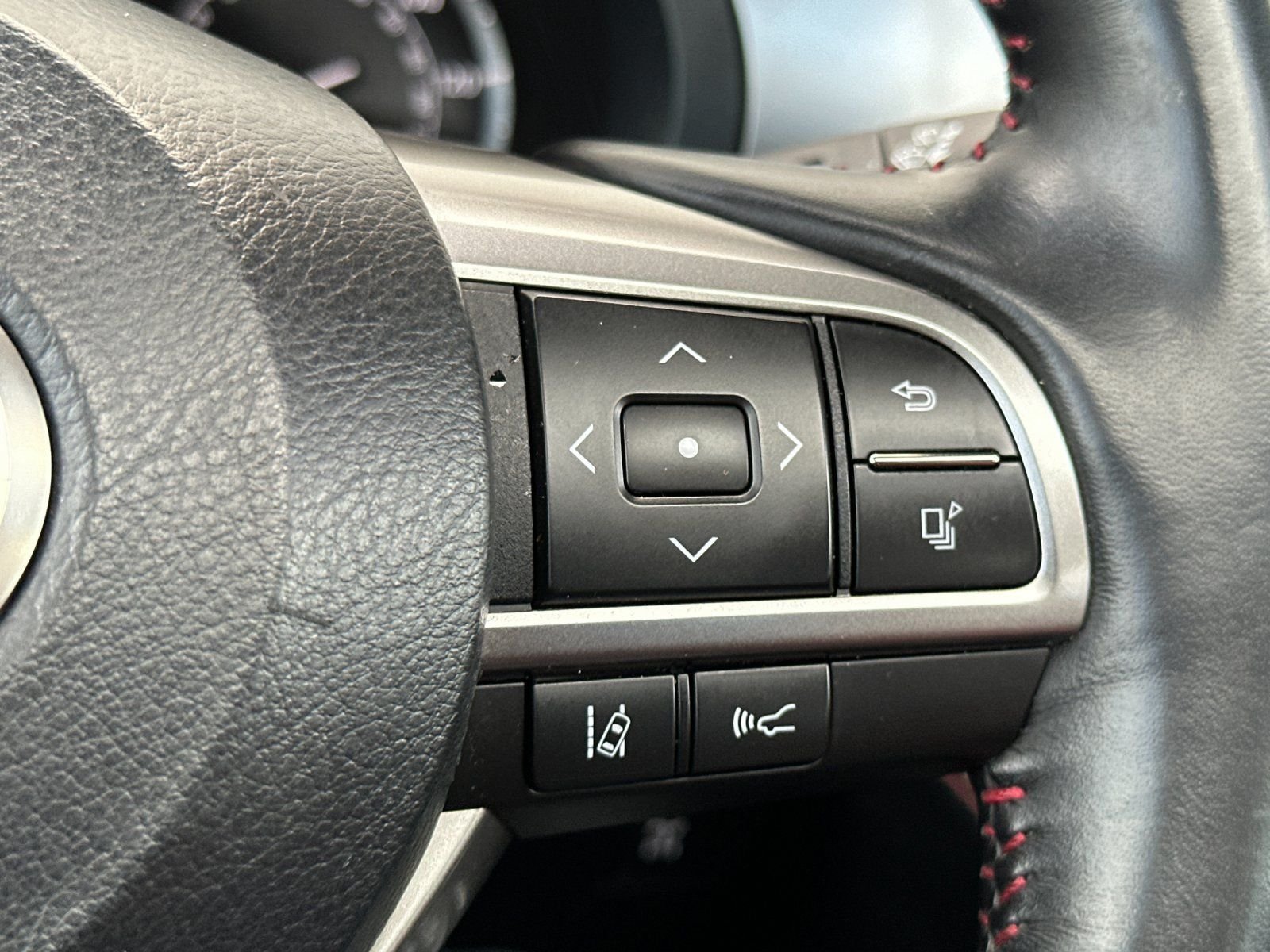 Used 2022 Silver Lexus 460 image 28
