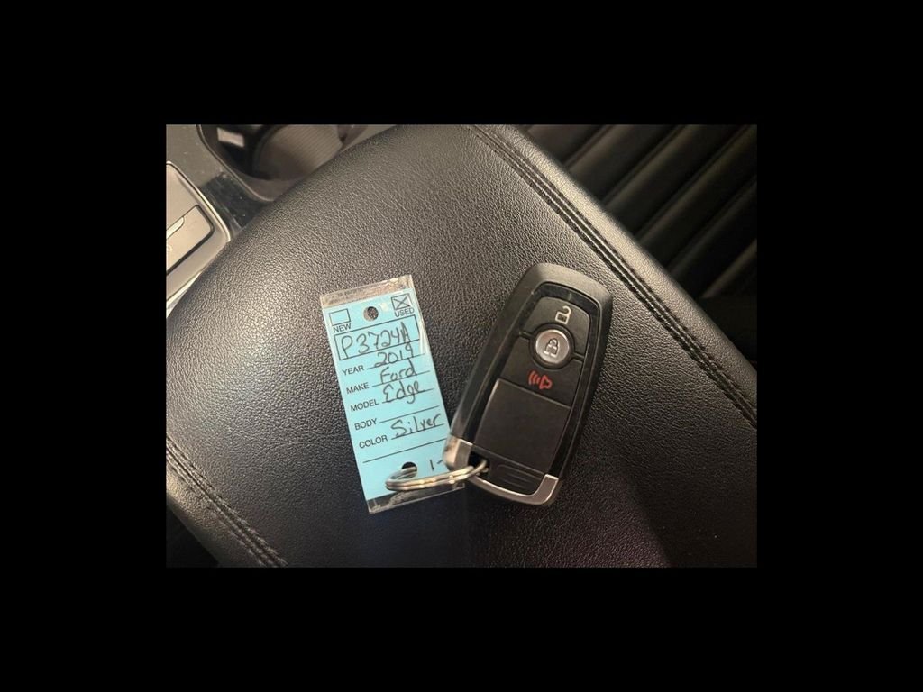 Used 2019 Silver Ford SEL image 26