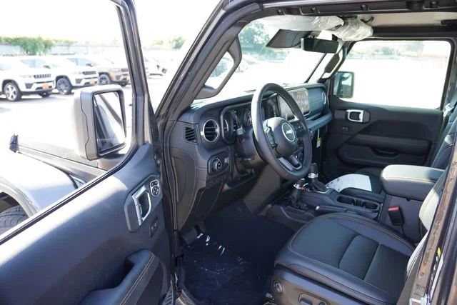 New 2026 Granite Crystal Metallic Clearcoat Jeep Sahara image 10