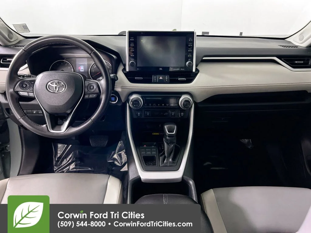 Used 2022 Gray Toyota XLE Premium image 7