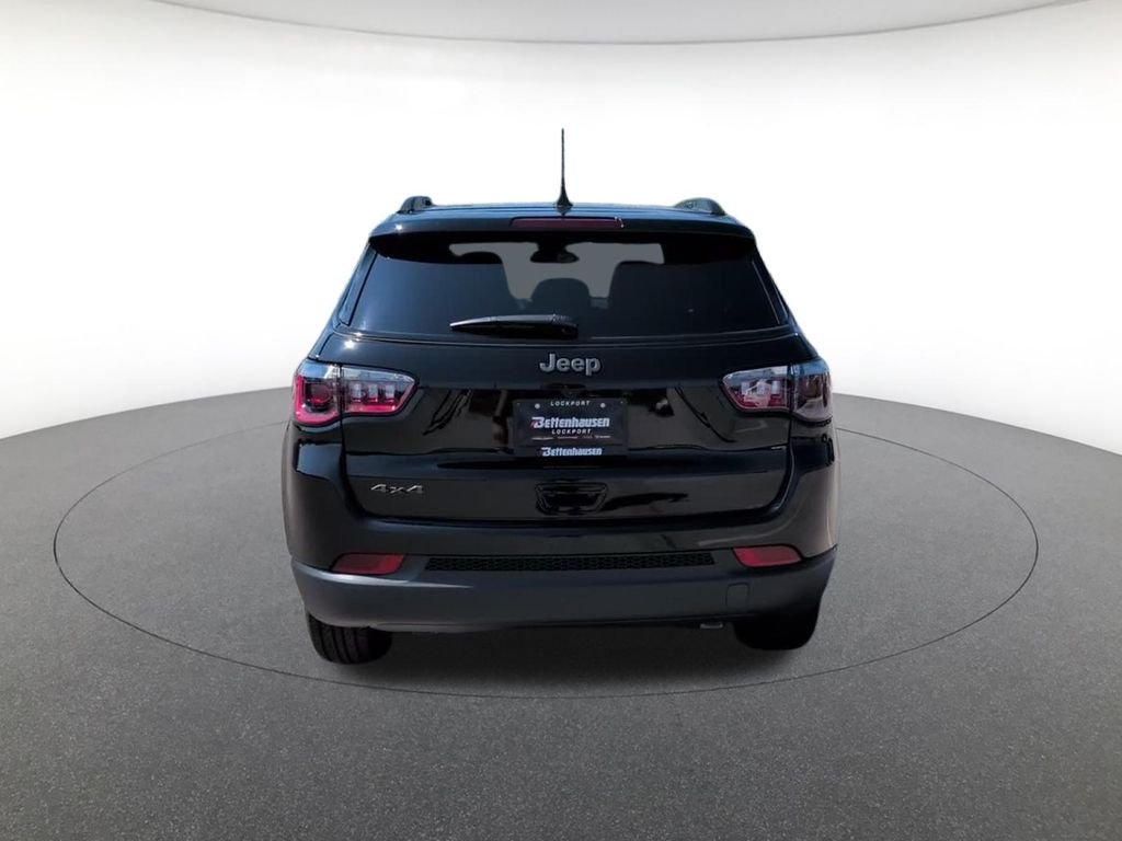 New 2026 Diamond Black Crystal Pearlcoat Jeep Latitude image 8
