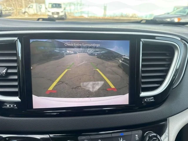 2024 Chrysler Pacifica Touring L - Photo 29