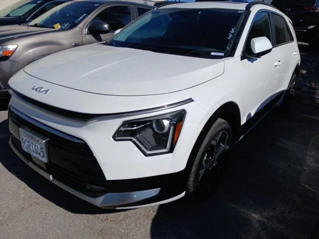 2023 Kia Niro EX Touring HEV's photo