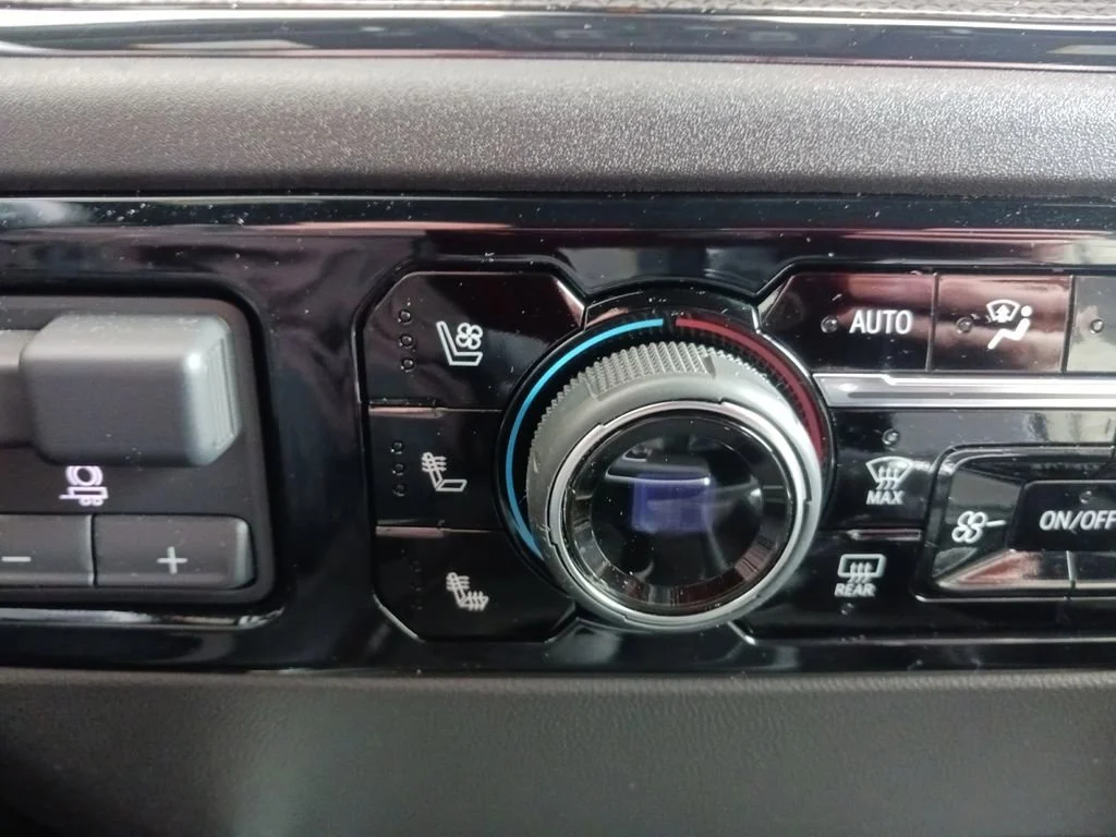 Used 2025 Summit White Chevrolet ZR2 image 26