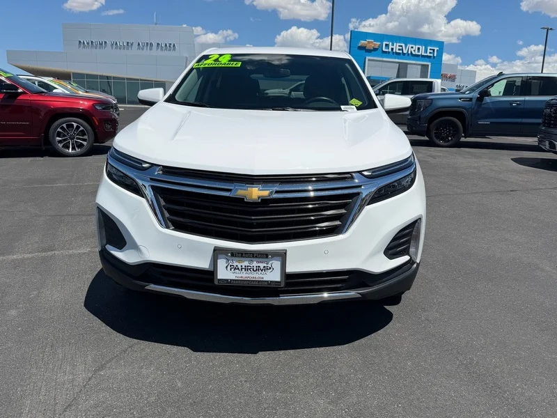 Used 2024 Summit White Chevrolet LT image 8