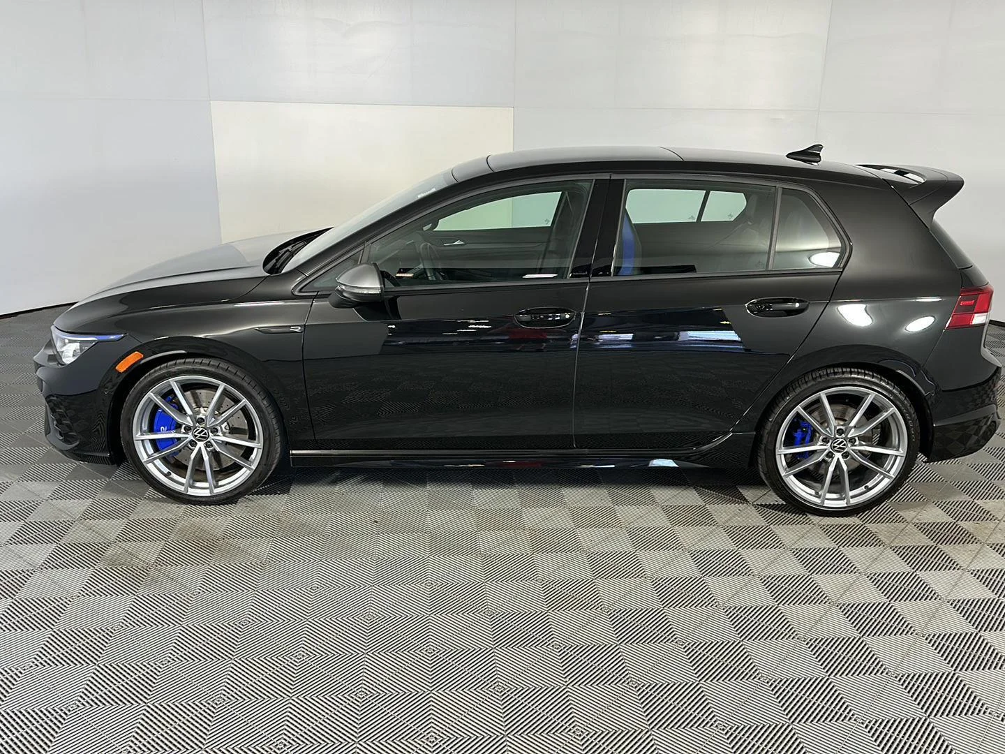 Used 2024 Mythos Black Metallic Volkswagen 4Motion image 11