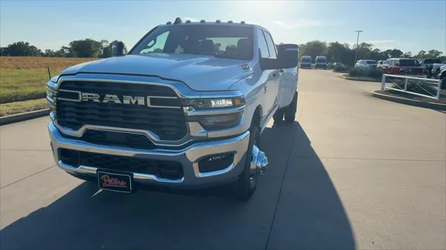 New 2026 Bright White Clear-Coat Exterior Paint RAM Tradesman image 4