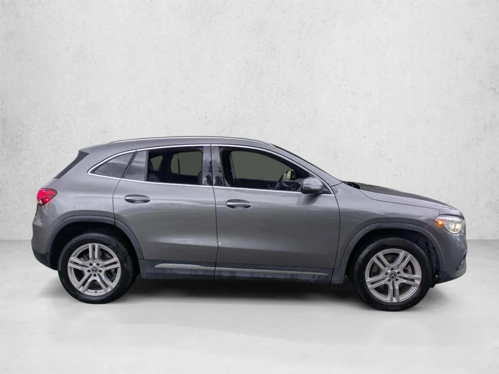 Used 2023 Mountain Grey Metallic Mercedes-Benz GLA 250 image 3