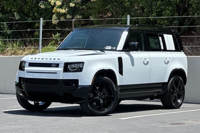 New 2026 White Land Rover X-Dynamic SE image 1