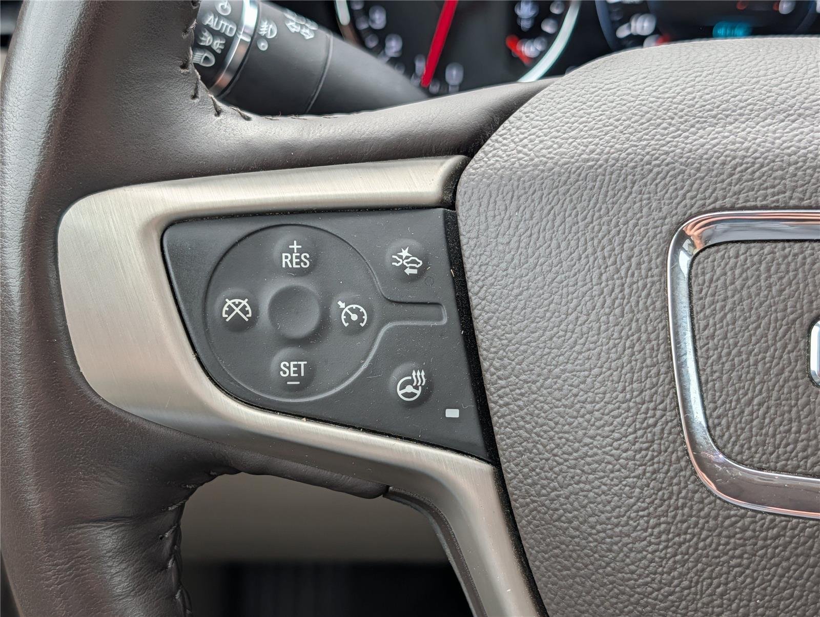 Used 2018 White Frost Tricoat GMC Denali image 25