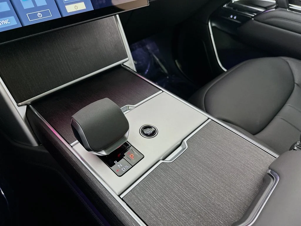 2025 Land Rover Range Rover SE - Photo 21