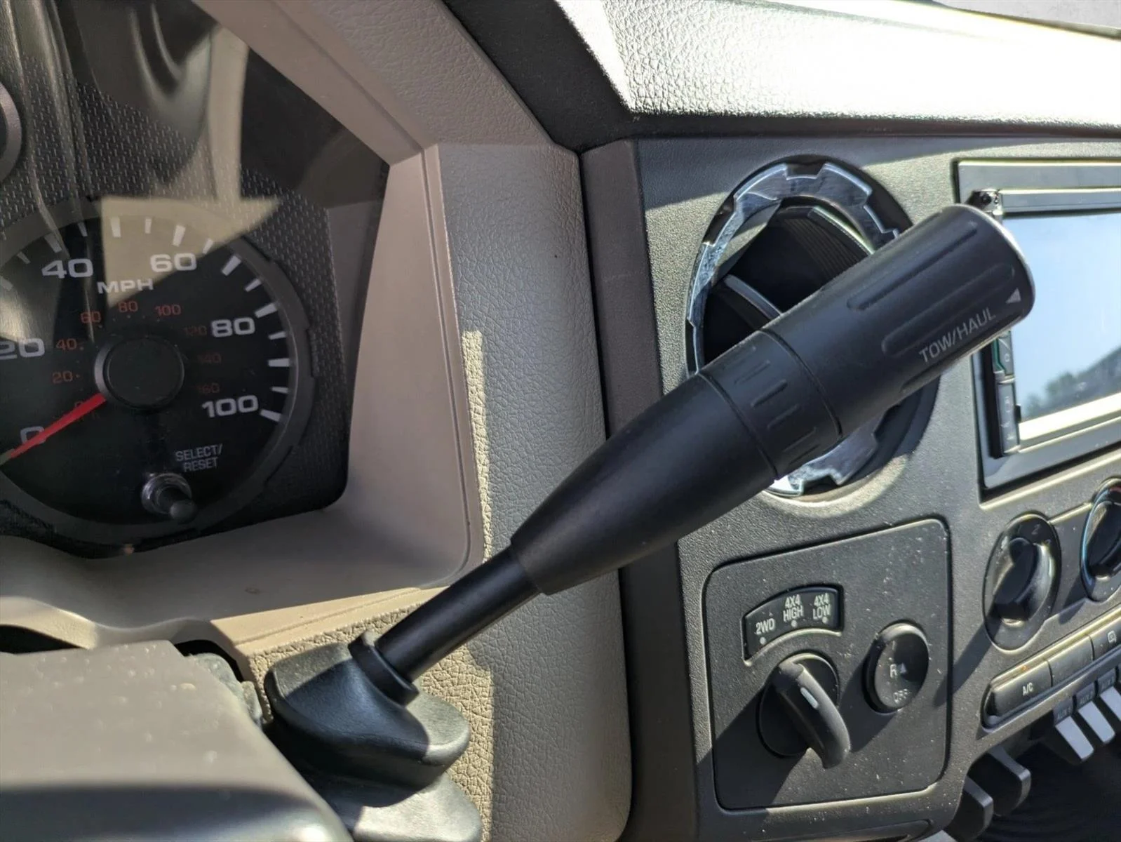 Used 2009 Black Clearcoat Ford XLT image 10
