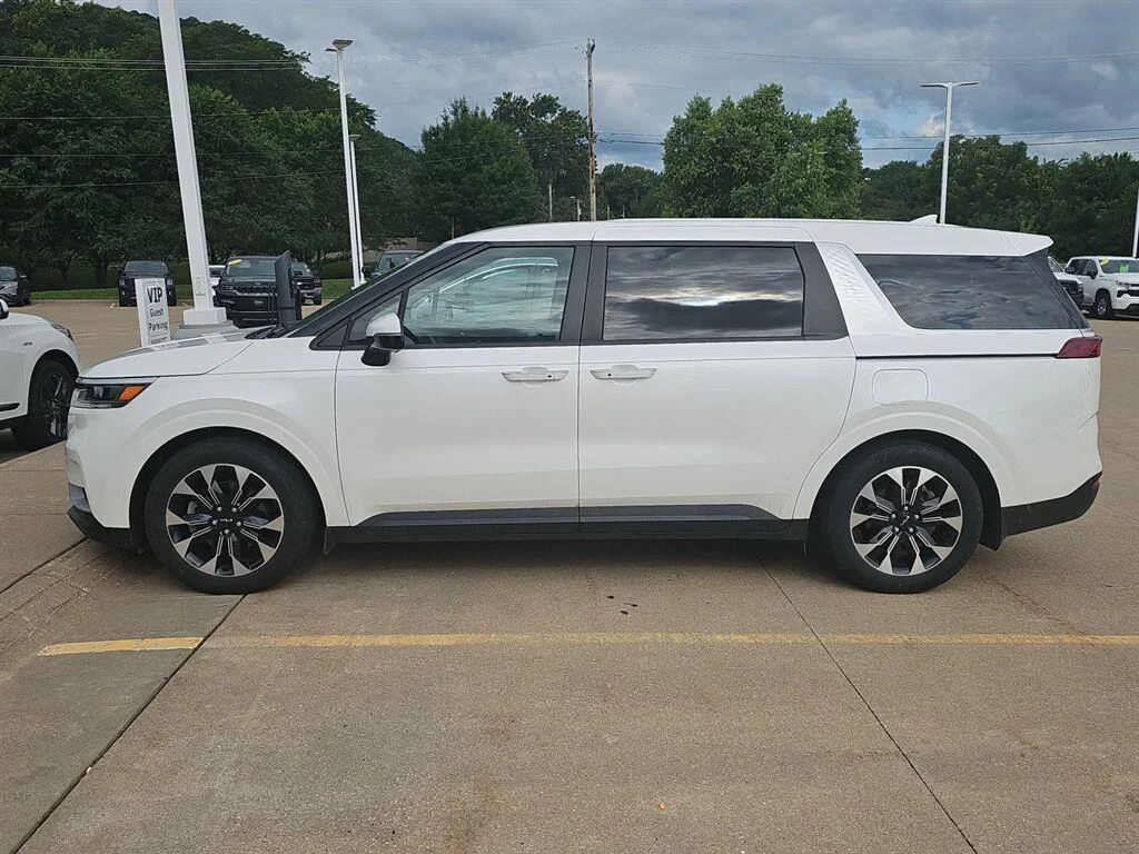 Used 2024 Kia Carnival EX with VIN KNDNC5H34R6395853 for sale in Winona, Minnesota