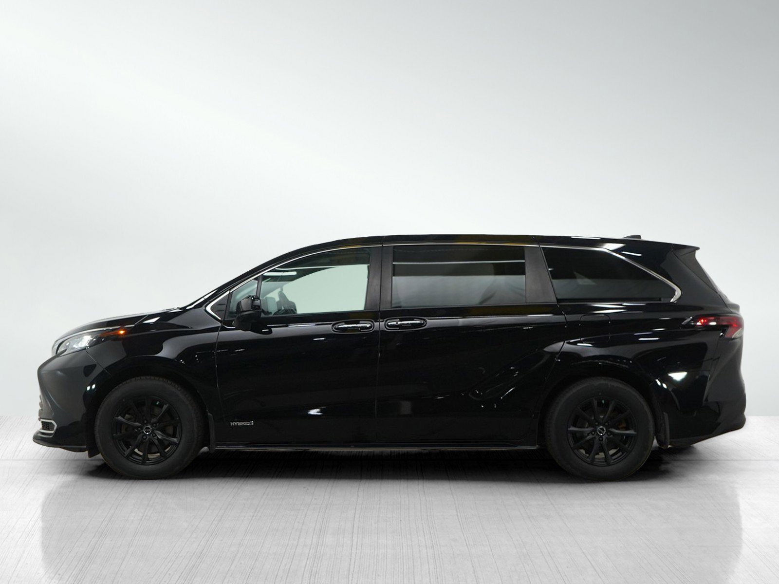 Used 2021 Toyota Sienna XLE with VIN 5TDGRKEC9MS042382 for sale in Minneapolis, Minnesota