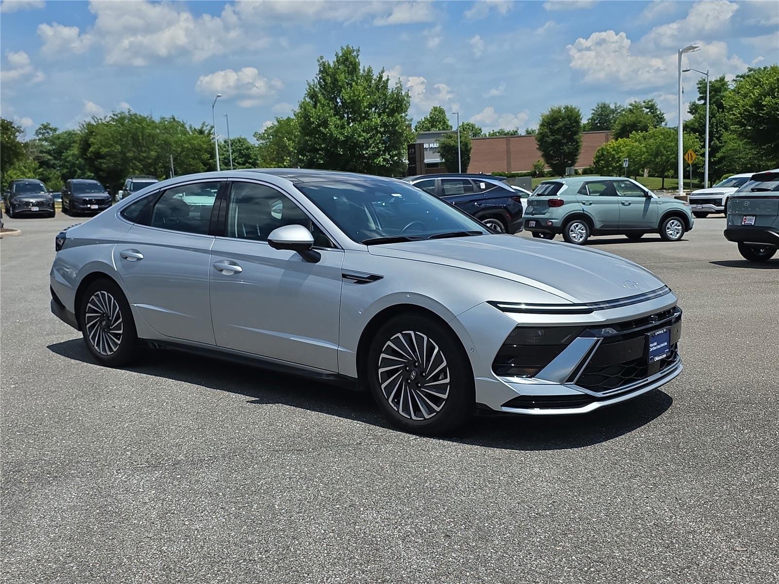 Used 2025 Aero Silver Hyundai Limited image 8