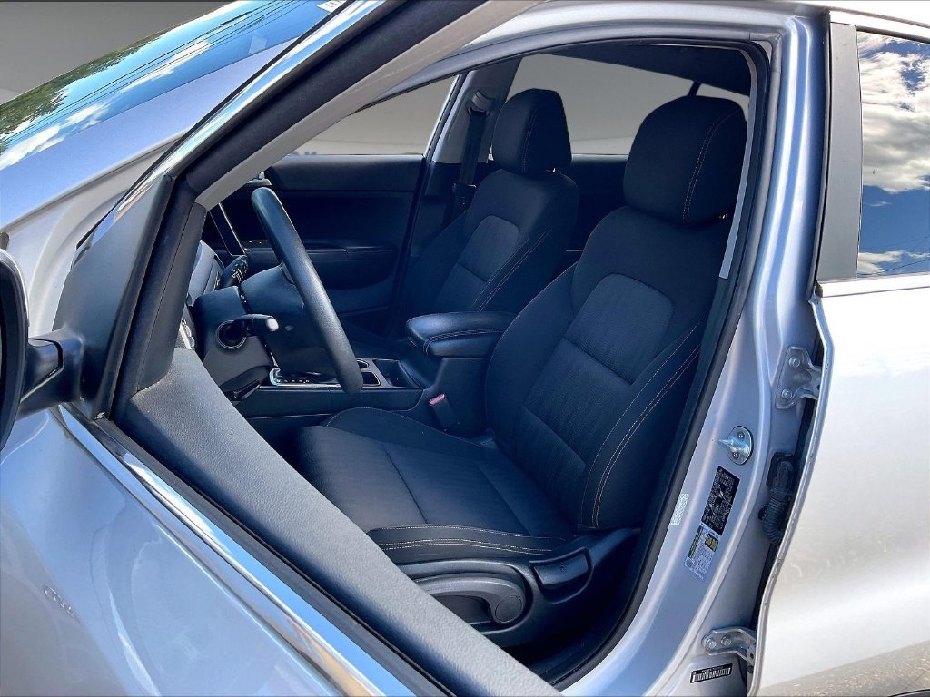 Used 2017 Sparkling Silver Kia LX image 9