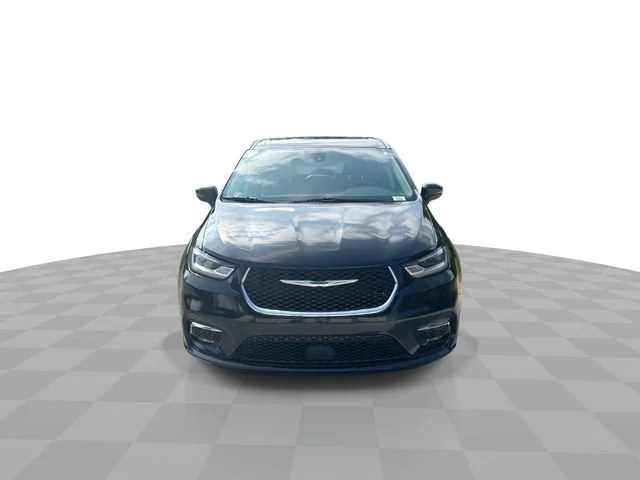 Used 2024 Black Chrysler Touring L image 4