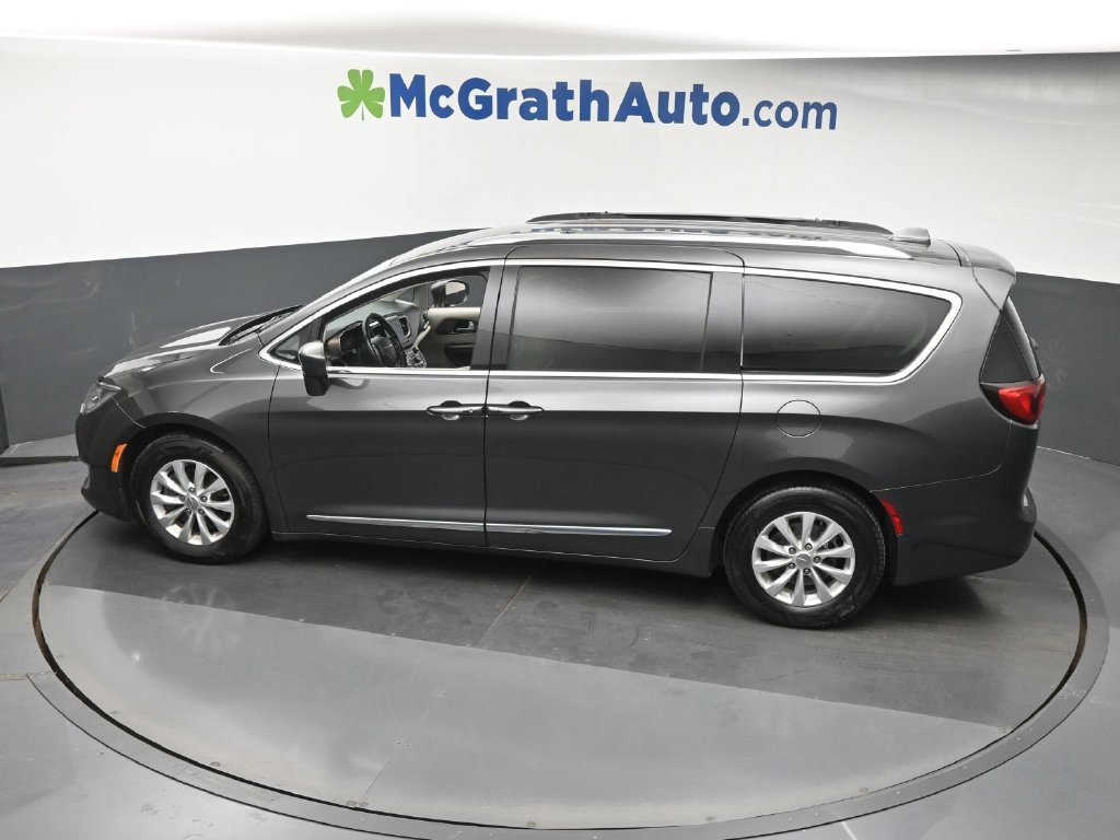 Used 2018 Gray Chrysler Touring L Plus image 26