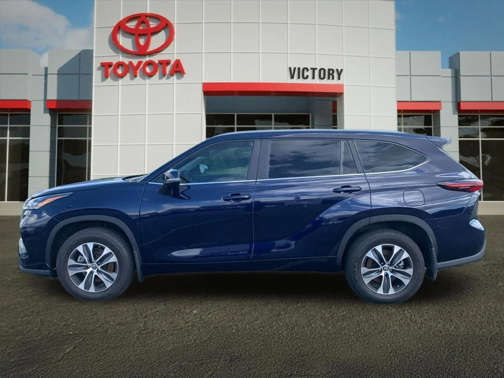 Used 2024  Toyota XLE image 6