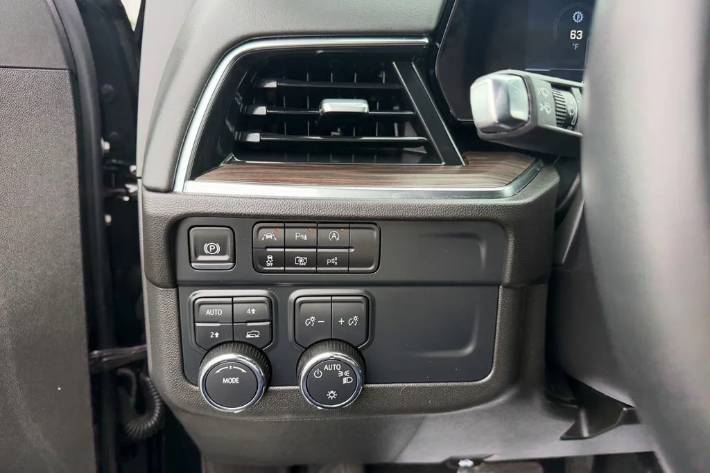 Used 2025 Black Chevrolet LT image 18