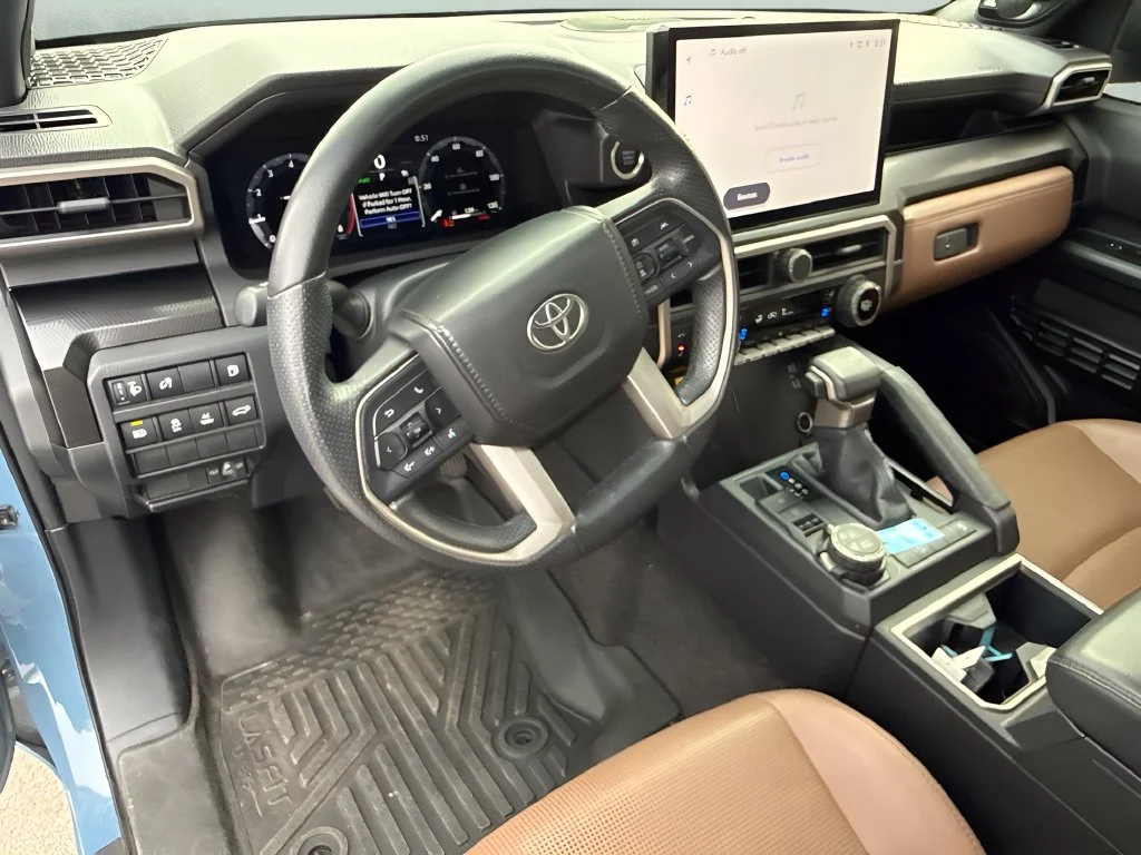 Used 2025  Toyota SR5 image 11