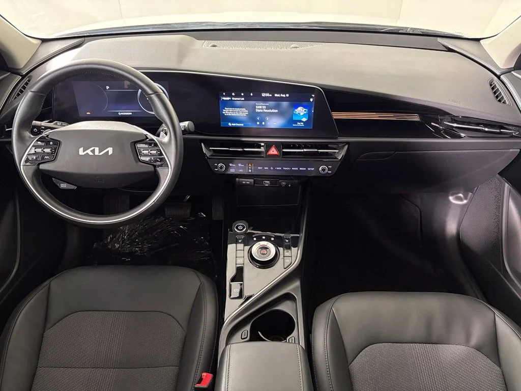 Used 2023 White Kia Wind image 34