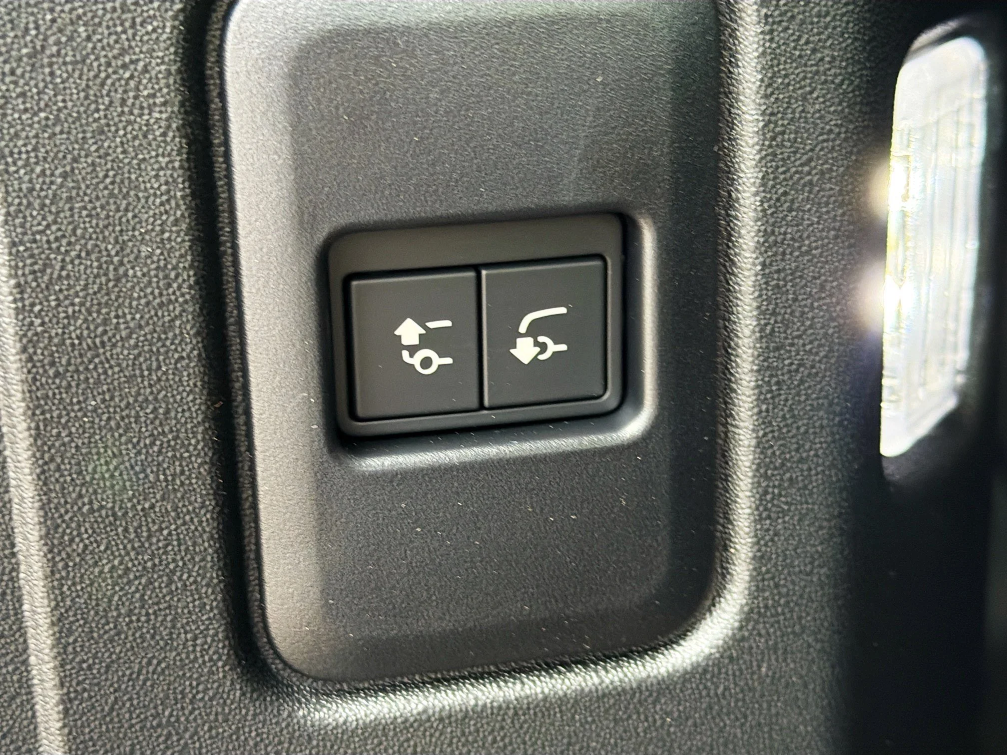 New 2026 Fuji White Land Rover X-Dynamic SE image 12