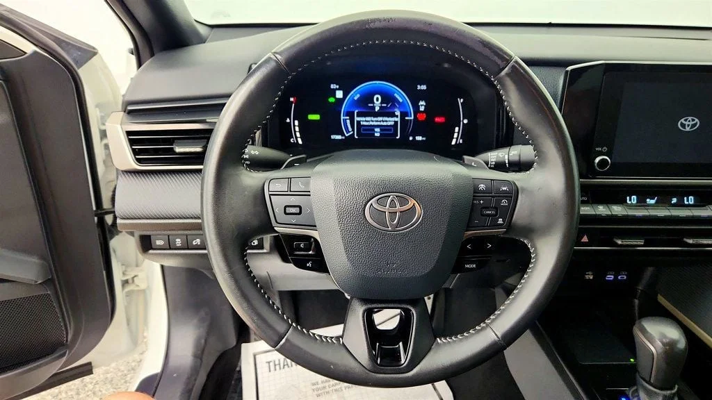 Used 2025 Ice Cap Toyota SE w/ Convenience Pkg image 13