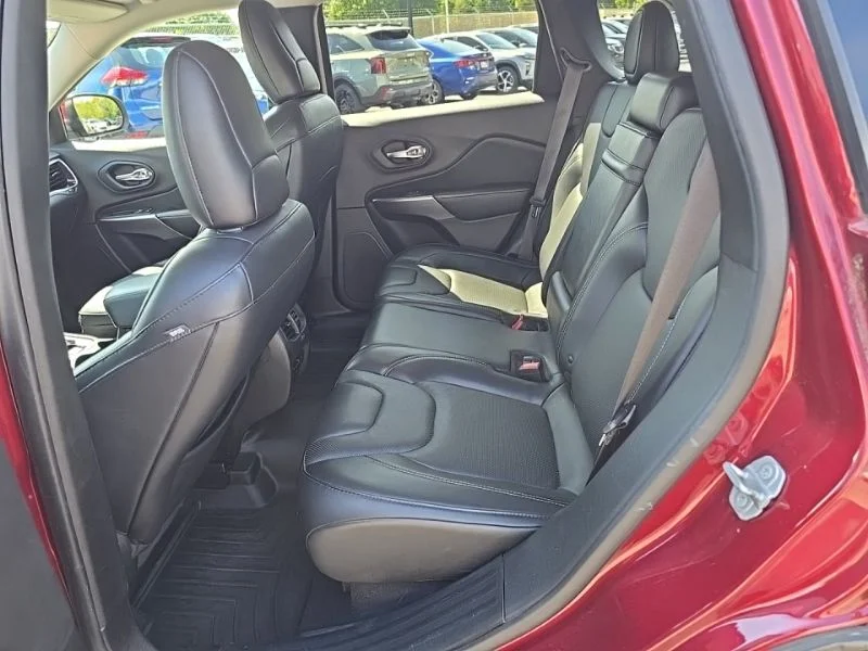 Used 2019 Red Jeep Limited image 29