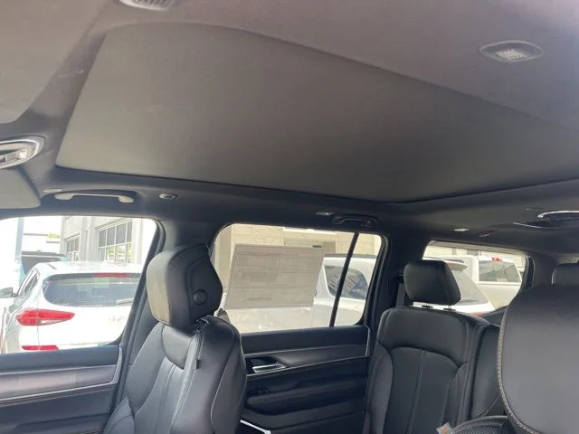 New 2026 Bright White Clear-Coat Exterior Paint Jeep  image 12