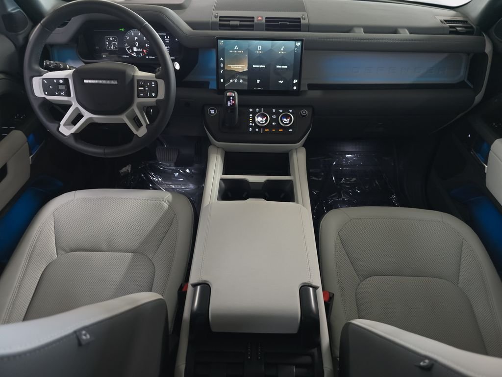 Used 2025 Silver Land Rover X-Dynamic SE image 12
