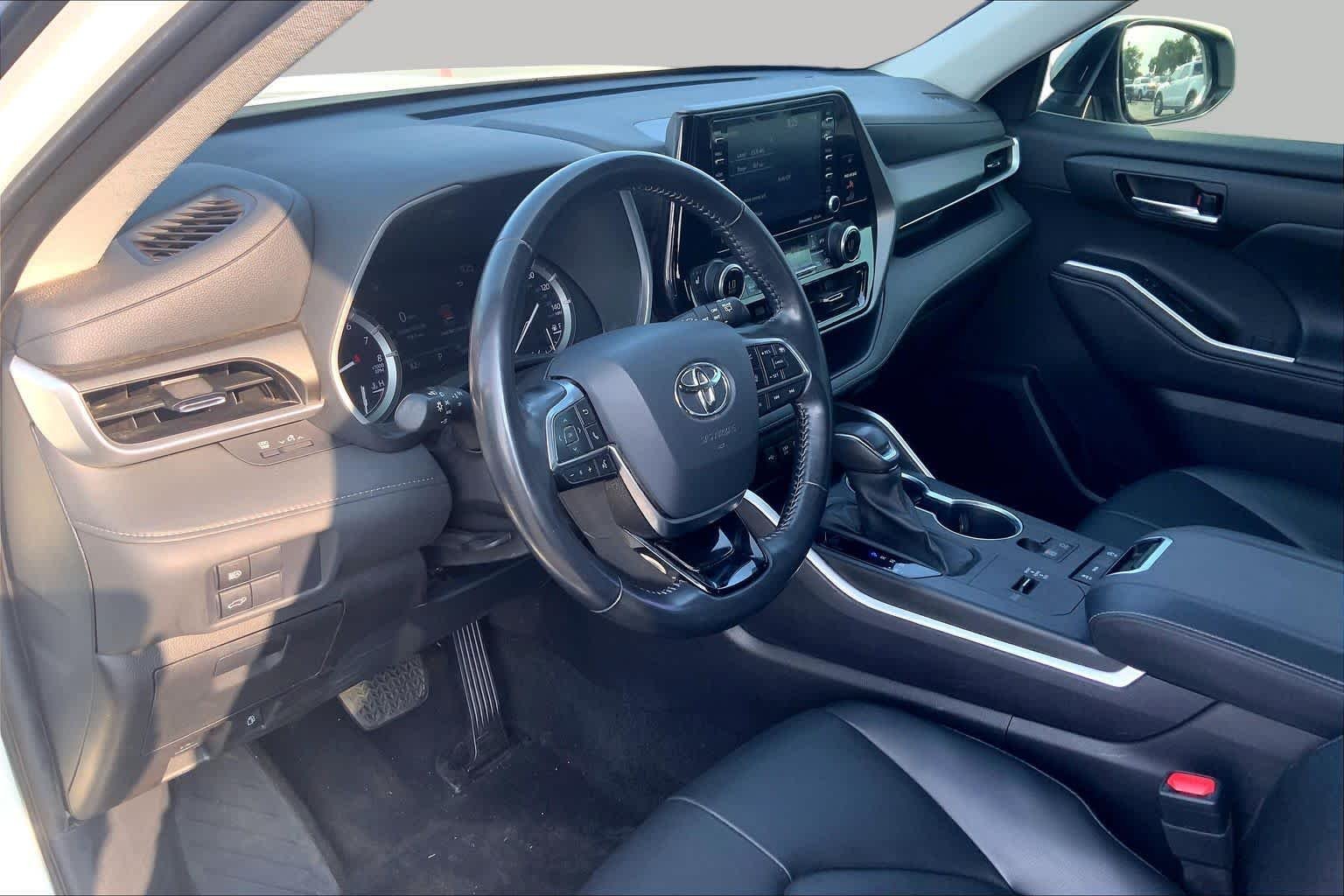 Used 2021 Blizzard Pearl Toyota XLE image 18