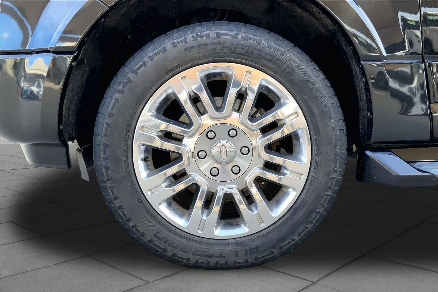Used 2013 Tuxedo Black Metallic Ford Limited image 10