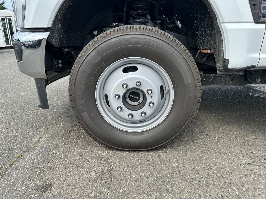 2025 Ford F-350 Super Duty Chassis Cab XL - Photo 21