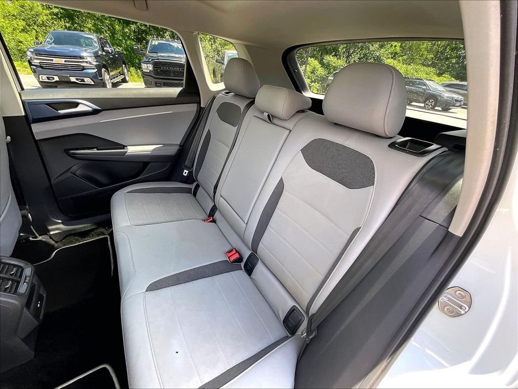 Used 2024 Pure White Volkswagen 1.5T SE image 14