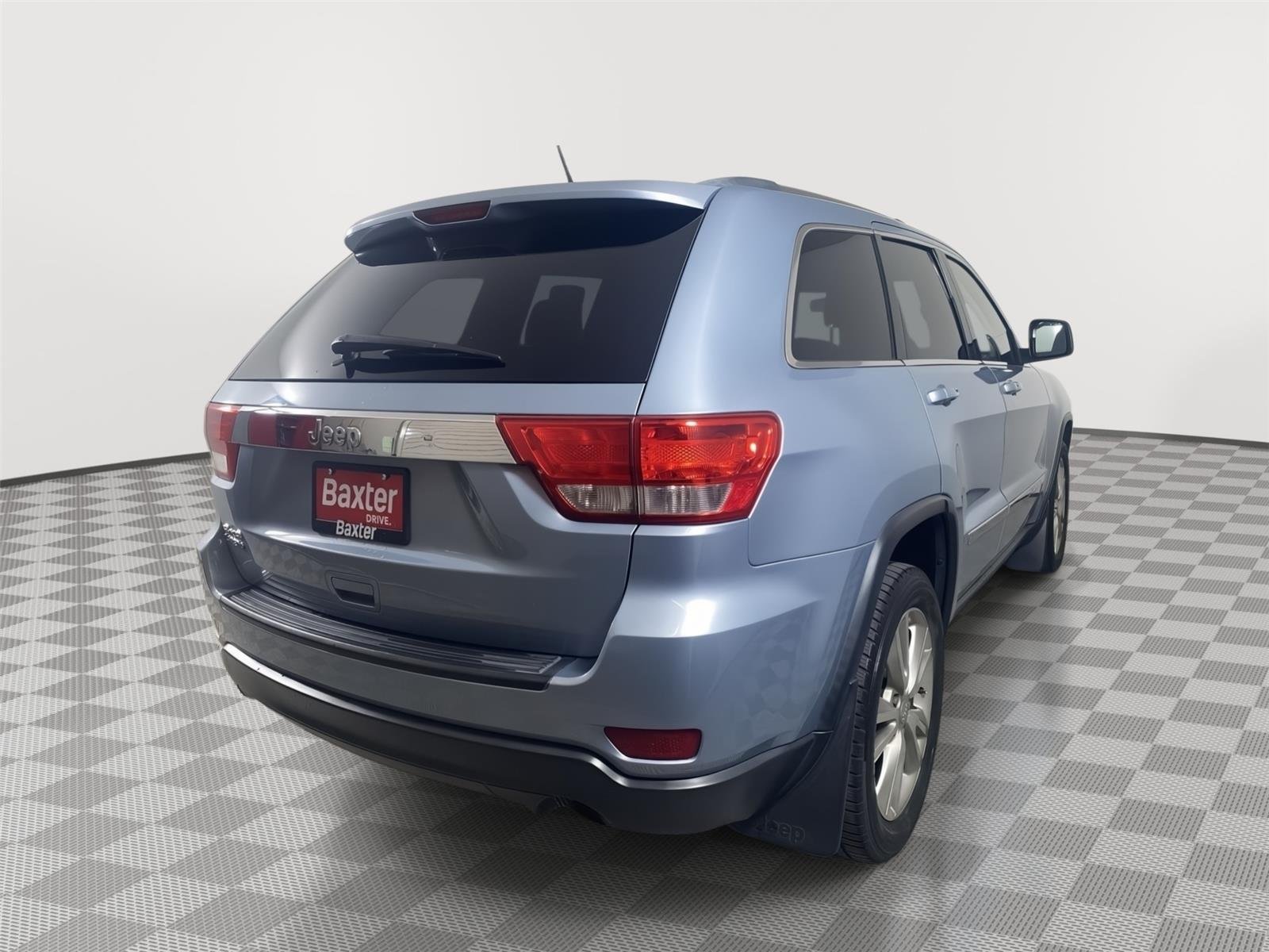 Used 2012 Winter Chill Pearl Jeep Laredo image 12