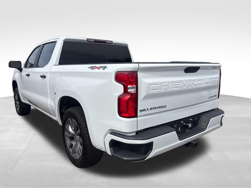 Used 2021 White Chevrolet Custom image 14