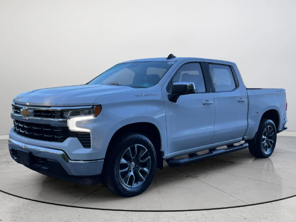 Used 2023 White Chevrolet LT image 4