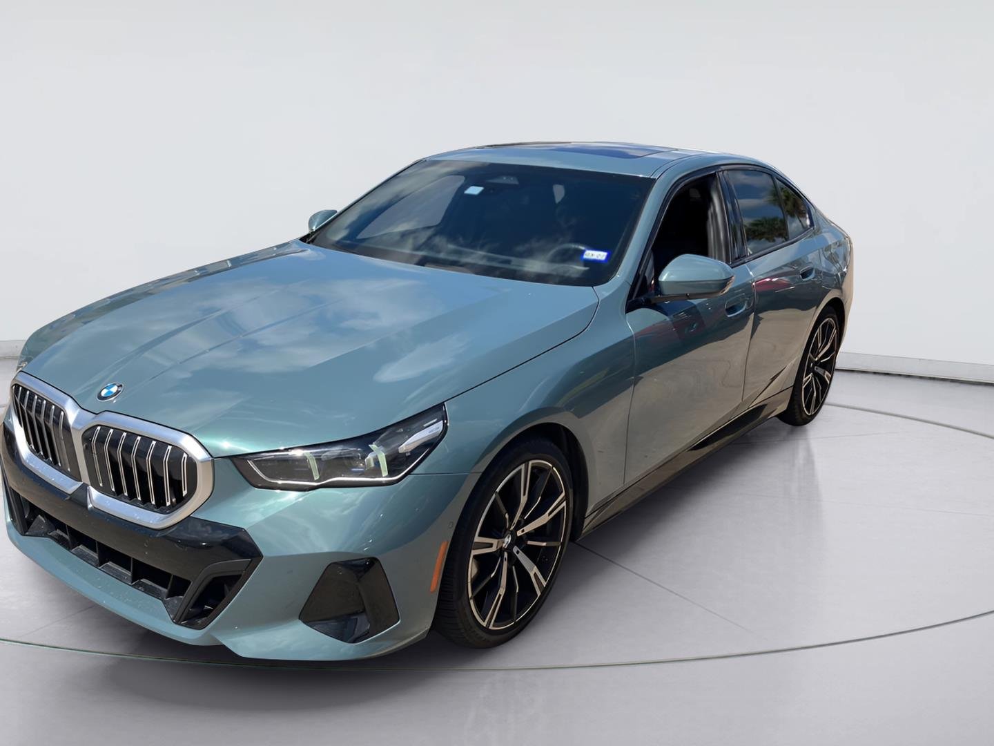 Used 2024 Cape York Green Metallic BMW 530i image 1
