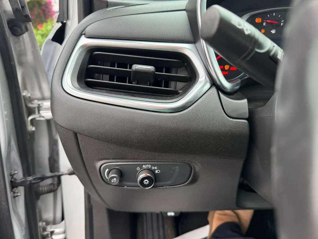 Used 2022 Silver Ice Metallic Chevrolet LT image 14