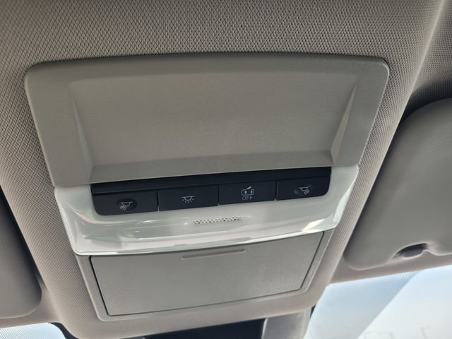 Used 2021 White Nissan S image 22
