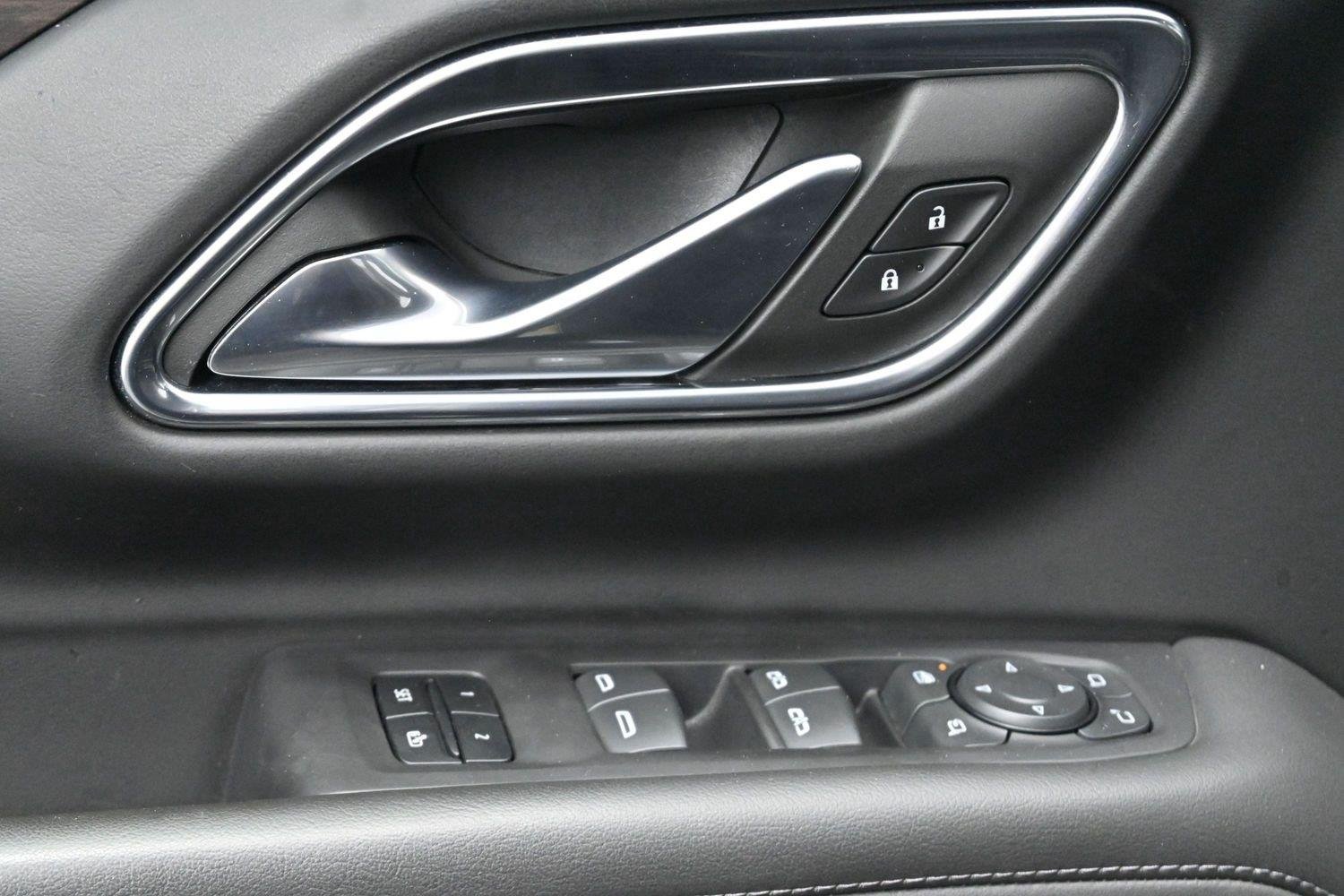Used 2023 BLACK Chevrolet LT image 14