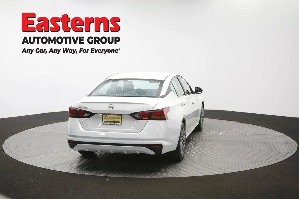 Used 2025 White Nissan 2.5 SV image 42