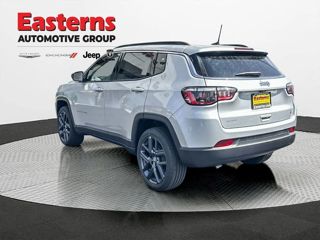 New 2026 Silver Zynith Metallic Clear-Coat Exterior Paint Jeep Latitude image 8